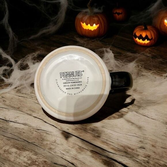Peanuts Snoopy Happy Halloween 21 oz Black & White Mug Halloween NWT! - Picture 5 of 5